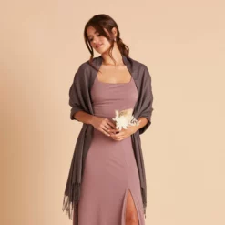 Shawl With Fringe - Dark Grey -US Skirt Sales 2024 BIRDY GREY CASHMERE SHAWL DARK GRAY 01 2048x2048 3563c9c5 af43 4ab5 8d03 26ad0f380021