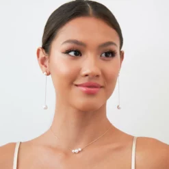 Everett Long Pearl Drop Earrings 6 Everett Long Pearl Drop Earrings -US Skirt Sales 2024 BIRDY GREY EVERETT EARRINGS GOLD RT 02