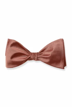 Daniel Bow Tie - Desert Rose -US Skirt Sales 2024 BIRDY GREY GROOMSMEN DANIEL BOW TIE DESERTROSE 01 1366X2048 29629eb0 4ae9 45cc b034 bf5d10675960